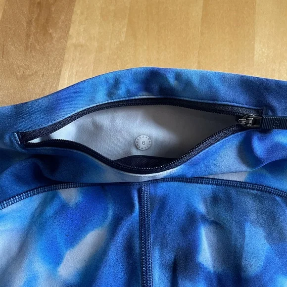 Lululemon leggings,  size 6 multi blue pattern . - Picture 6 of 7